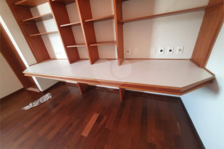 Casa de Vila à venda com 4 suítes em Jardim Santa Rosália, Sorocaba, SP