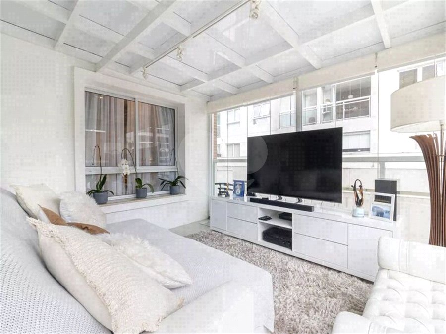 Apartamento à venda com 2 quartos, sendo 1 suíte, em Vila Olímpia, São Paulo, SP