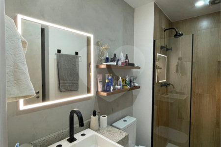 Apartamento à venda ou para alugar com 1 suíte em República, São Paulo, SP