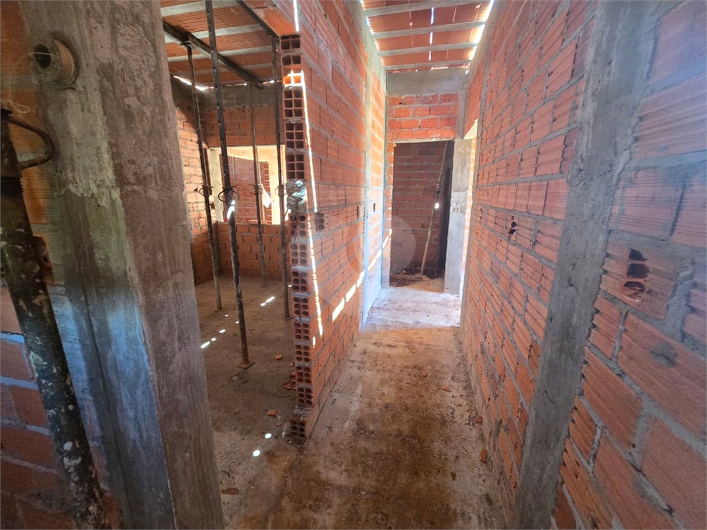 Casa à venda com 3 quartos, sendo 1 suíte, no condomínio Residencial Tivolli, Itapetininga - SP