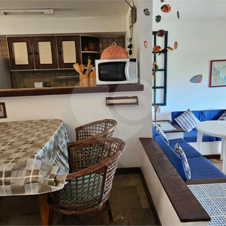 Casa em condomínio à venda ou para alugar com 3 quartos, sendo 2 suítes,  em Praia Rasa, Armação dos Búzios, RJ