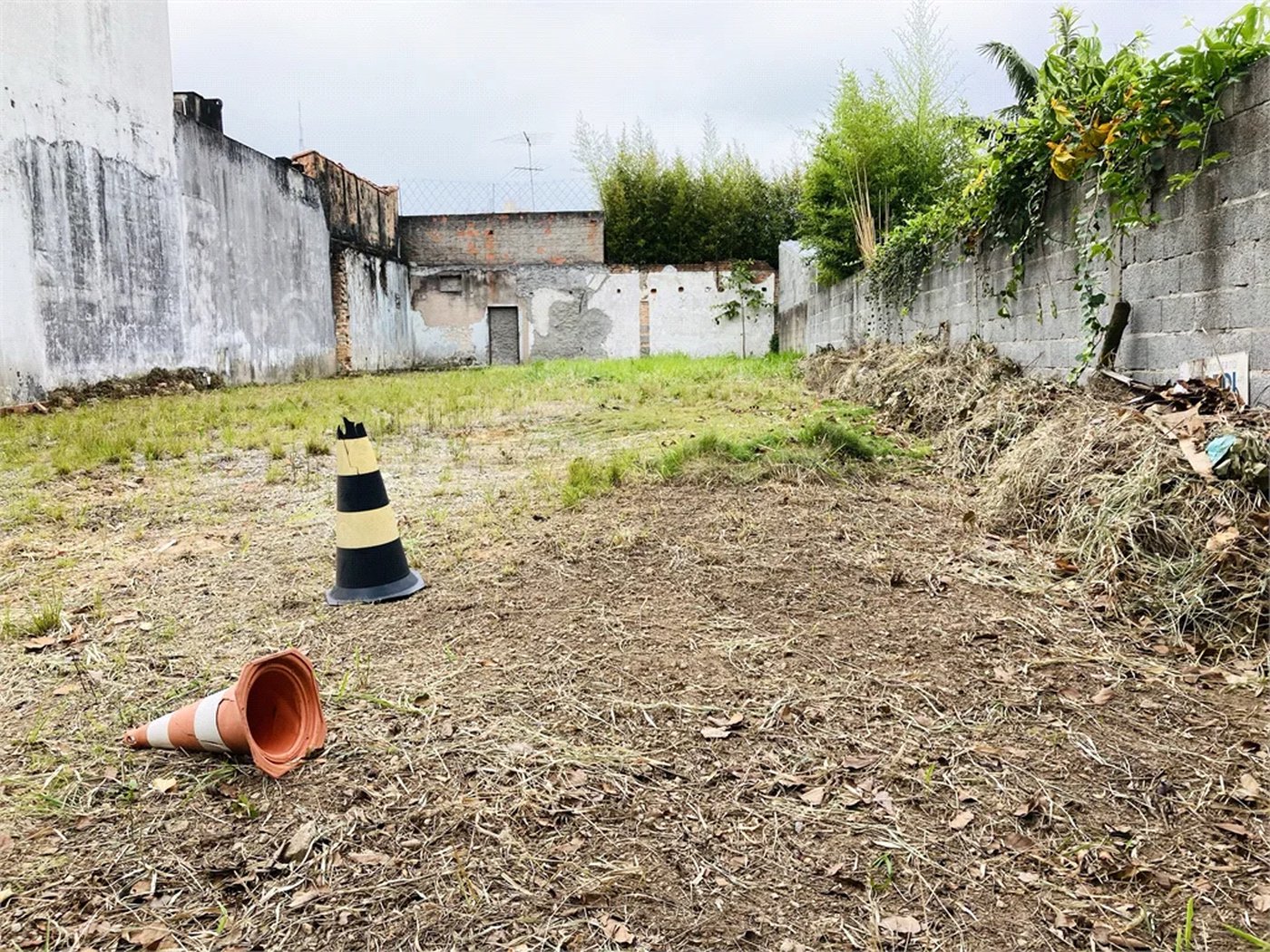 Terreno à venda em Jardim Esmeralda, São Paulo, SP