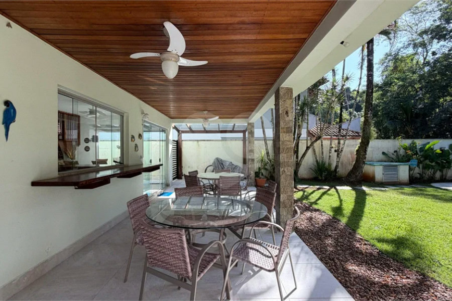 Casa à venda com 5 quartos, sendo 3 suítes,  em Riviera de São Lourenço, Bertioga, SP