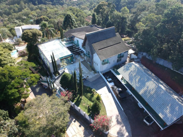 Casa à venda com 6 quartos, sendo 5 suítes,  no condomínio Alpes da Cantareira, Mairiporã - SP