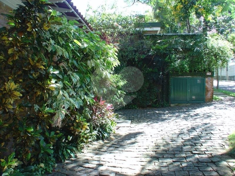 Casa à venda com 4 quartos, sendo 1 suíte, em Brooklin Velho, São Paulo, SP