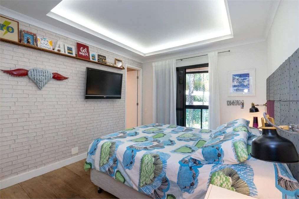 Apartamento à venda com 3 quartos, sendo 1 suíte, em Jardim Morumbi, São Paulo, SP