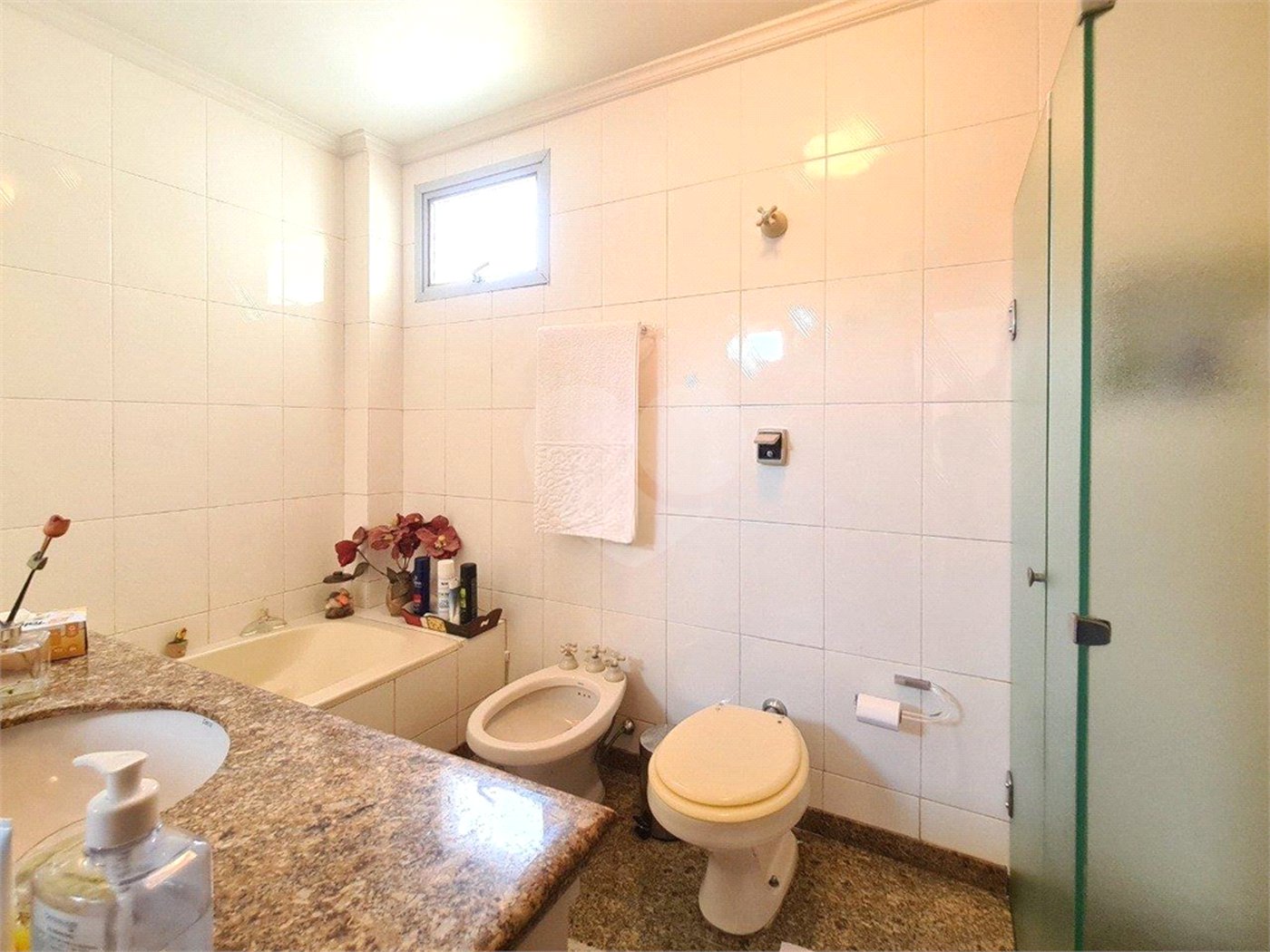 Apartamento à venda com 3 quartos, sendo 1 suíte, em Jardim das Acácias, São Paulo, SP