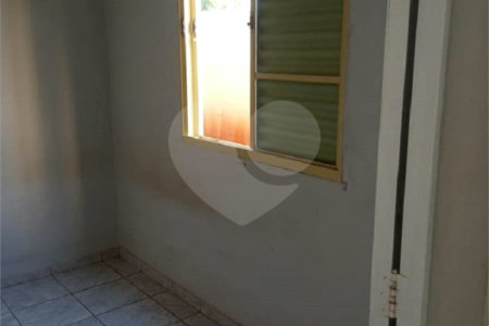 Apartamento no Condomínio Residencial Jardim das Torres.