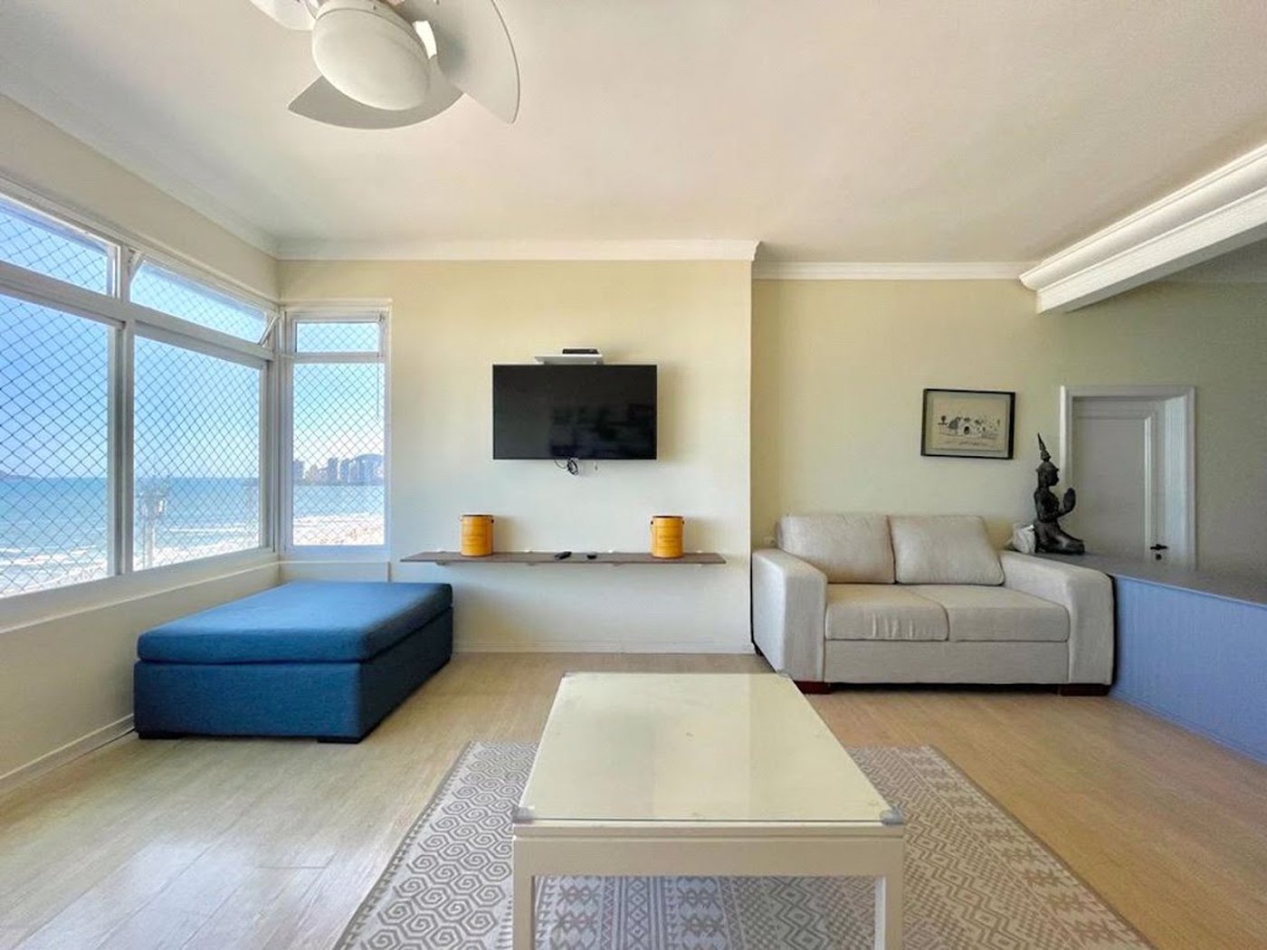 Apartamento Frente Mar com 4 Quartos para Venda ou Locação em Pitangueiras – Guarujá/SP