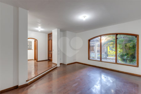 Sobrado à venda com 4 quartos, sendo 2 suítes, em Brooklin, São Paulo, SP