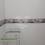 Casa térrea com 3 dormitórios, sendo 1 suíte.
