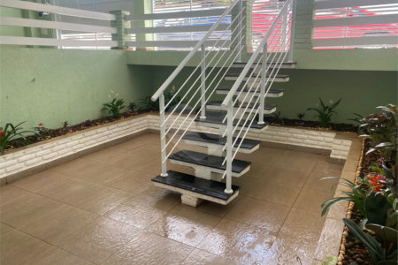 Casa à venda com 3 suítes em Vila Oceania, Poá, SP