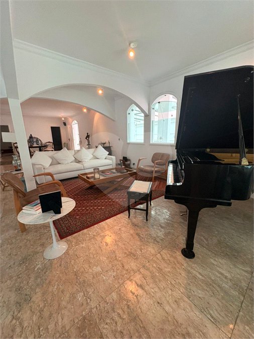 Casa Térrea à venda com 4 suítes em Anchieta, São Bernardo do Campo, SP