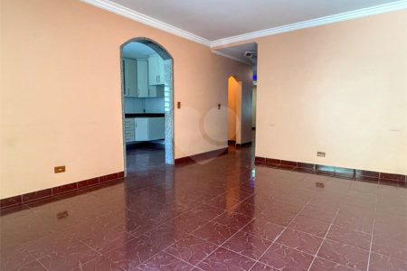 Sobrado à venda com 3 quartos, sendo 1 suíte, em Cidade Líder, São Paulo, SP