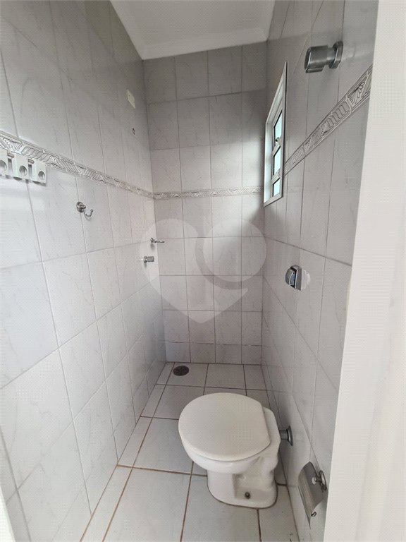 Casa à venda com 3 quartos, sendo 2 suítes, no condomínio Terras de São Francisco, Vinhedo - SP