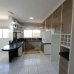 Casa à venda com 4 quartos, sendo 3 suítes, no condomínio Residencial Terras de Vinhedo, Vinhedo - SP