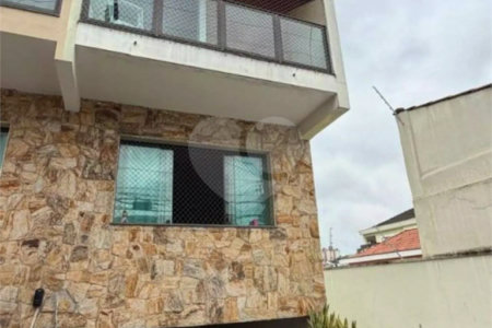 Sobrado à venda com 3 quartos, sendo 1 suíte, em Parque Maria Domitila, São Paulo, SP