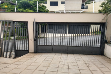 Sobrado à venda com 5 suítes em Parque dos Príncipes, São Paulo, SP