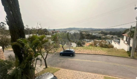 Casa à venda com 3 quartos, sendo 1 suíte,  no condomínio Residencial Delle Stelle, Louveira - SP