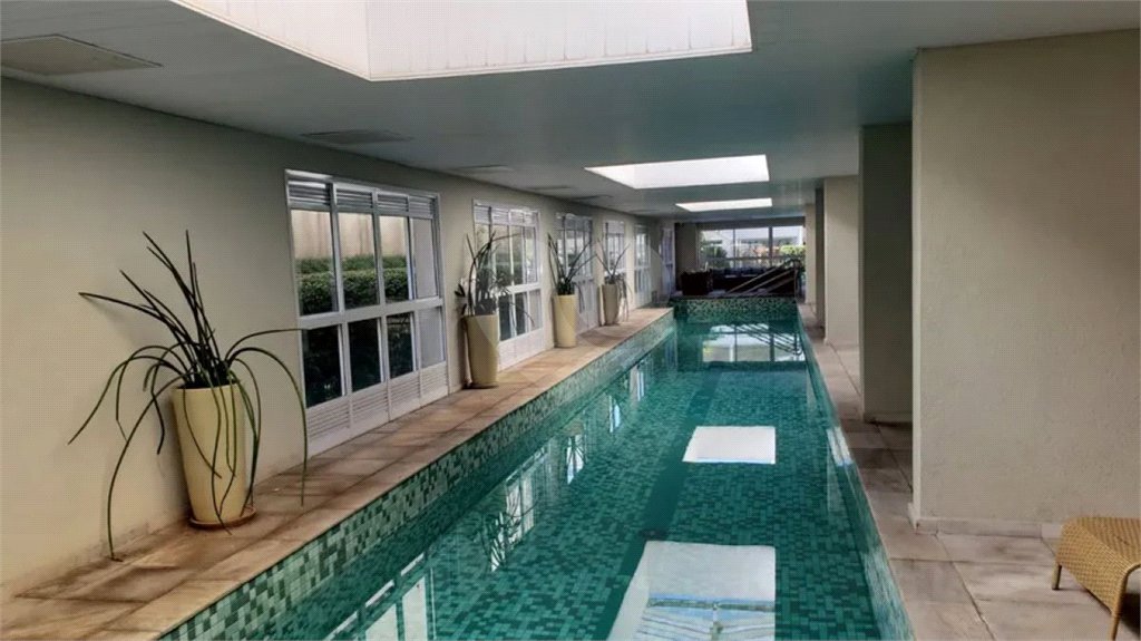 Apartamento à venda com 3 suítes em Vila Alexandria, São Paulo, SP