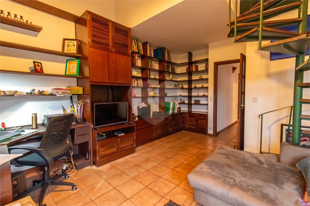 Casa à venda com 3 quartos, sendo 1 suíte,  no condomínio Jardim Hipico, São Paulo - SP