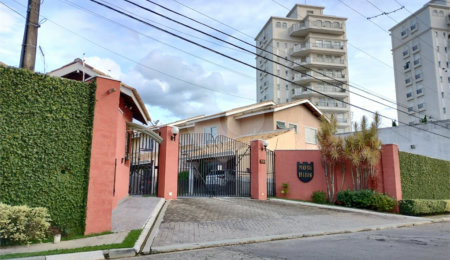 Sobrado à venda com 3 quartos, sendo 1 suíte,  em Vila Oliveira, Mogi das Cruzes, SP