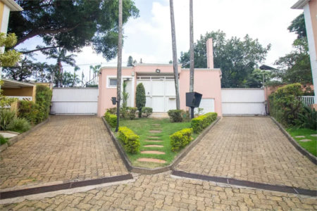 Casa à venda com 4 quartos, sendo 3 suítes, no condomínio Residencial Sans Souci, São Paulo - SP