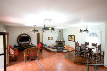 Casa à venda ou para alugar com 5 quartos, sendo 2 suítes, no condomínio Restinga Verde, São Roque - SP