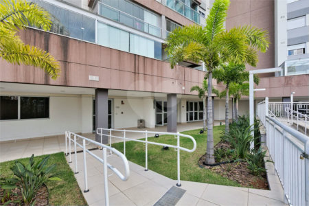Apartamento com 68m² sala 02 ambientes, 02 dormitórios, sendo 01 suíte banheiro social e vaga no subsolo.! Venha conhecer!