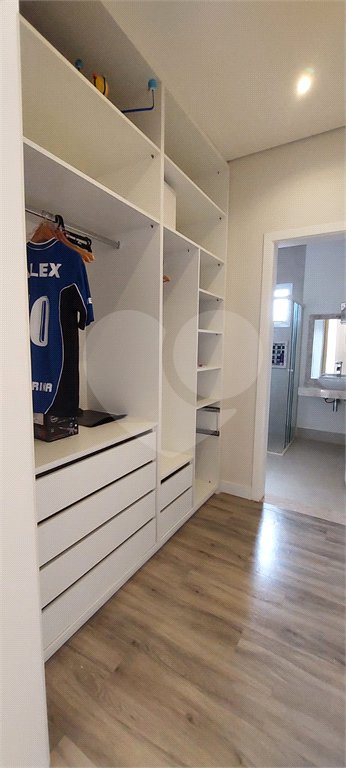 Casa à venda com 3 suítes no condomínio Figueira Garden, Atibaia - SP