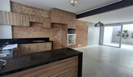Casa de Vila à venda com 2 quartos, sendo 1 suíte,  em Alto da Boa Vista, São Paulo, SP