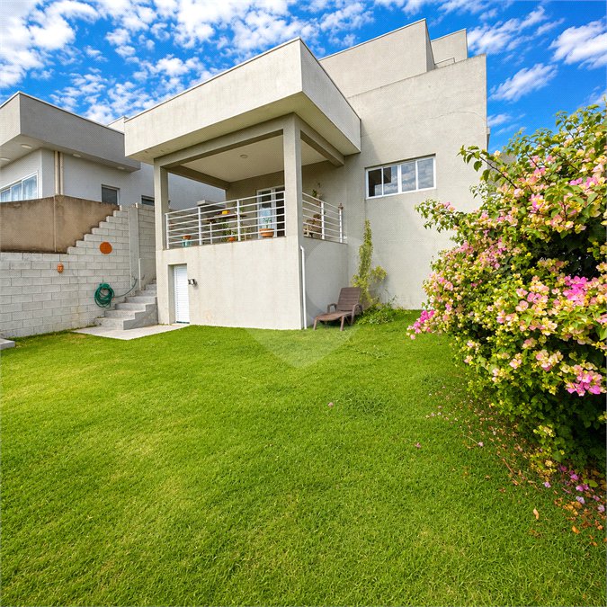Casa à venda com 3 suítes no condomínio Via Castelli, Louveira - SP