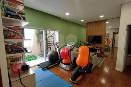 Casa à venda ou para alugar com 4 suítes no condomínio Solares Vila Europa, São Paulo - SP