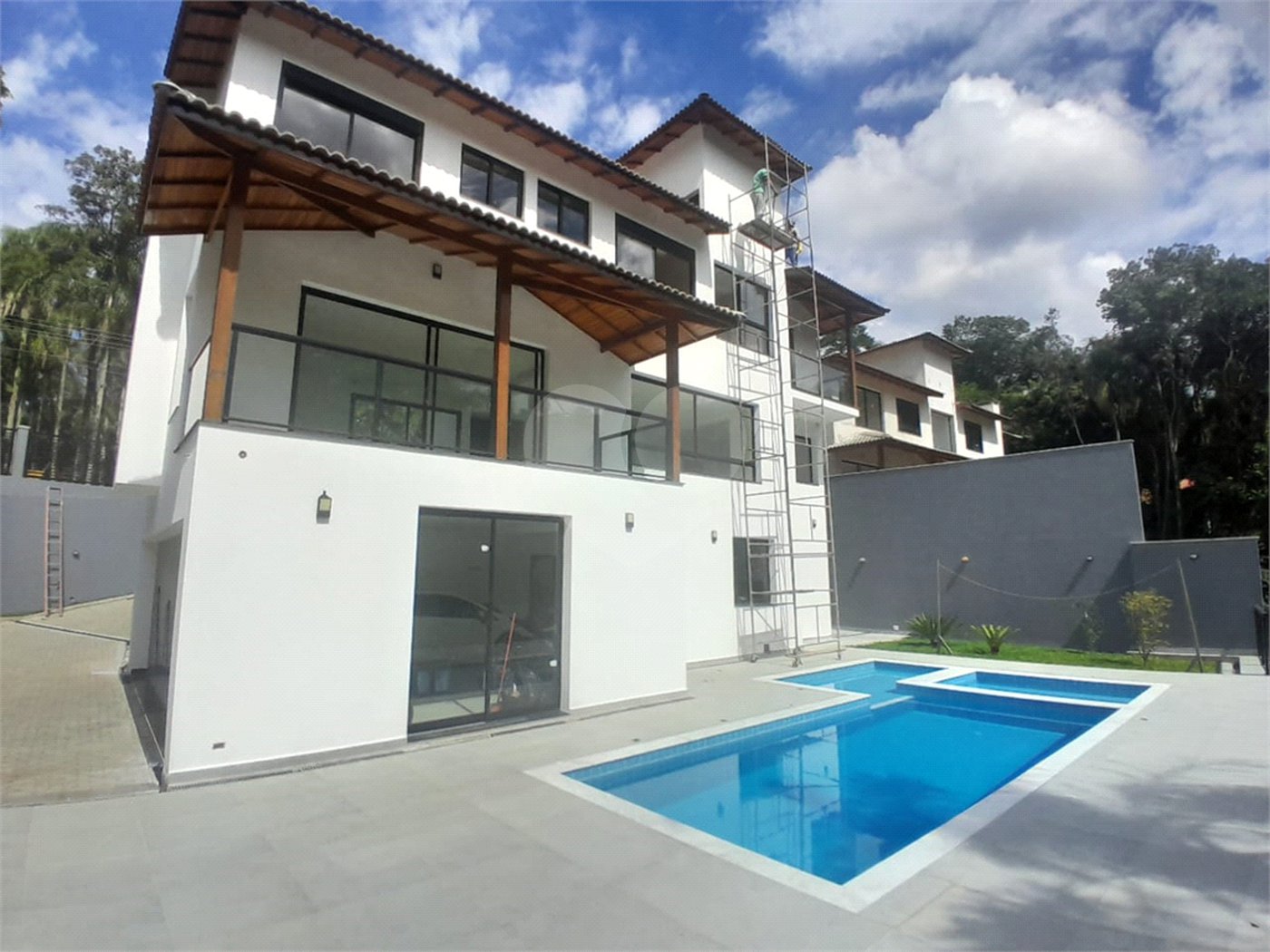 Casa à venda ou para alugar com 3 suítes no condomínio Sausalito, Mairiporã - SP