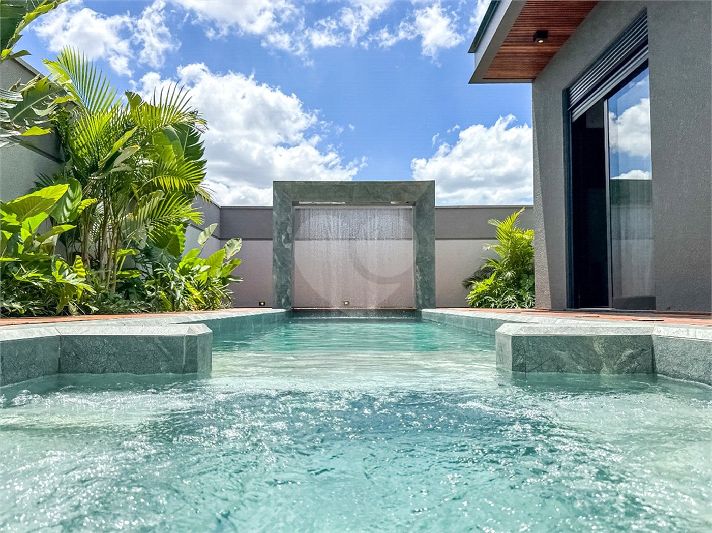Casa à venda com 3 suítes no condomínio Villa dos Pinheiros, Indaiatuba - SP