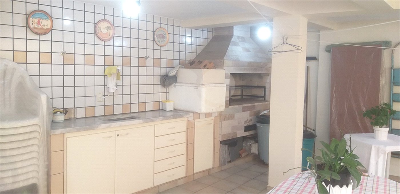 Casa à venda com 3 suítes em Parque Peruche, São Paulo, SP