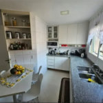 Casa à venda com 3 quartos, sendo 2 suítes, no condomínio Vila Borghese, São Paulo - SP