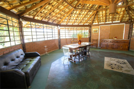 Hotel à venda com 15 quartos, sendo 4 suítes,  no Centro (canguera), São Roque, SP