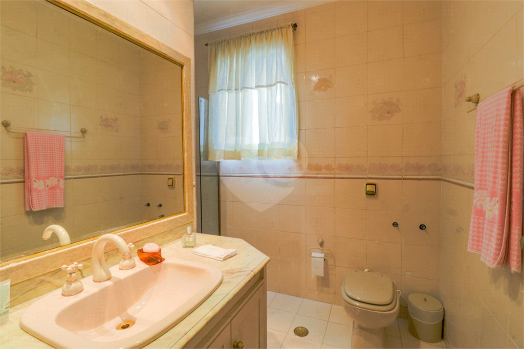 Casa à venda com 4 quartos, sendo 3 suítes, em Vila Sônia, São Paulo, SP