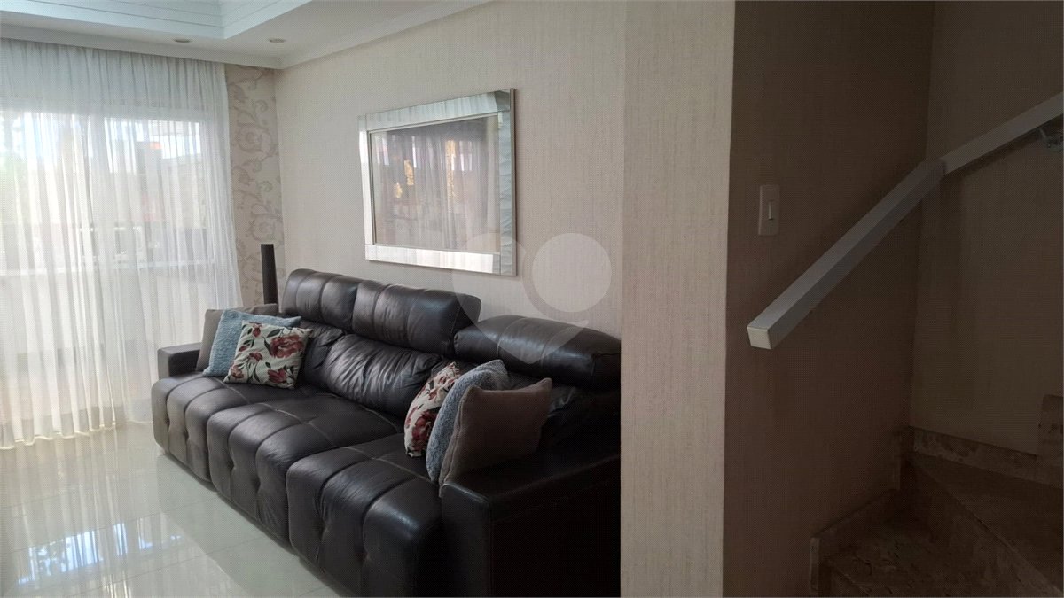 Casa à venda com 3 suítes no condomínio Villa das Flores, Mogi das Cruzes - SP