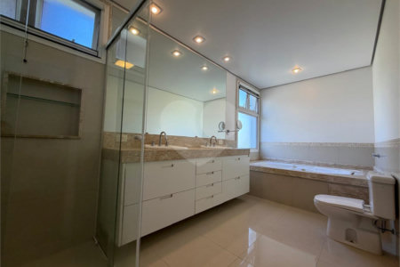 Casa à venda ou para alugar com 4 quartos, sendo 3 suítes, em Alto da Boa Vista, São Paulo, SP
