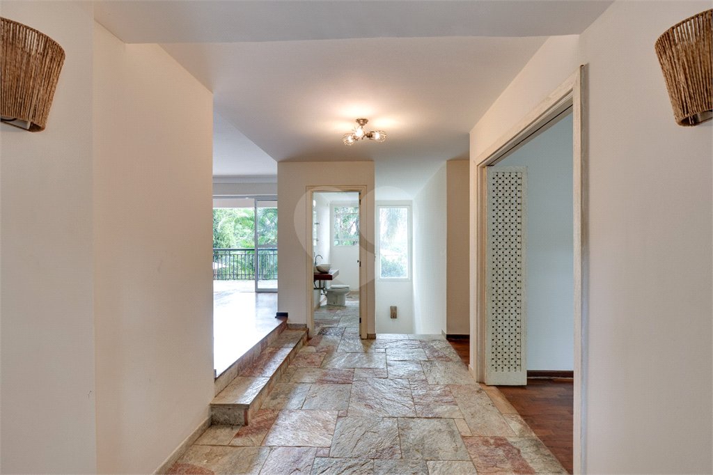 Casa de Vila à venda ou para alugar com 3 suítes em Alto da Boa Vista, São Paulo, SP