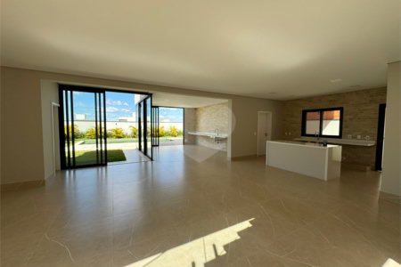 Casa à venda com 4 suítes no condomínio Villas do Golf, Itu - SP