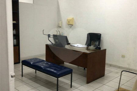 Casa à venda com 6 quartos, sendo 2 suítes, em Vila Monumento, São Paulo, SP