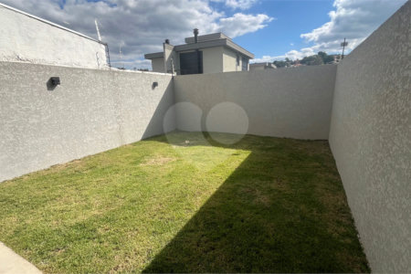Sobrado à venda ou para alugar com 3 suítes em Jardim do Lago, Atibaia, SP