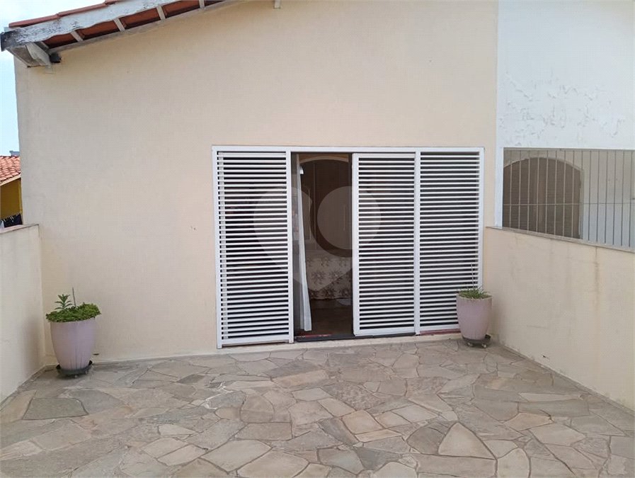 Casa à venda com 3 quartos, sendo 2 suítes, em Vila Flávio, Mogi das Cruzes, SP