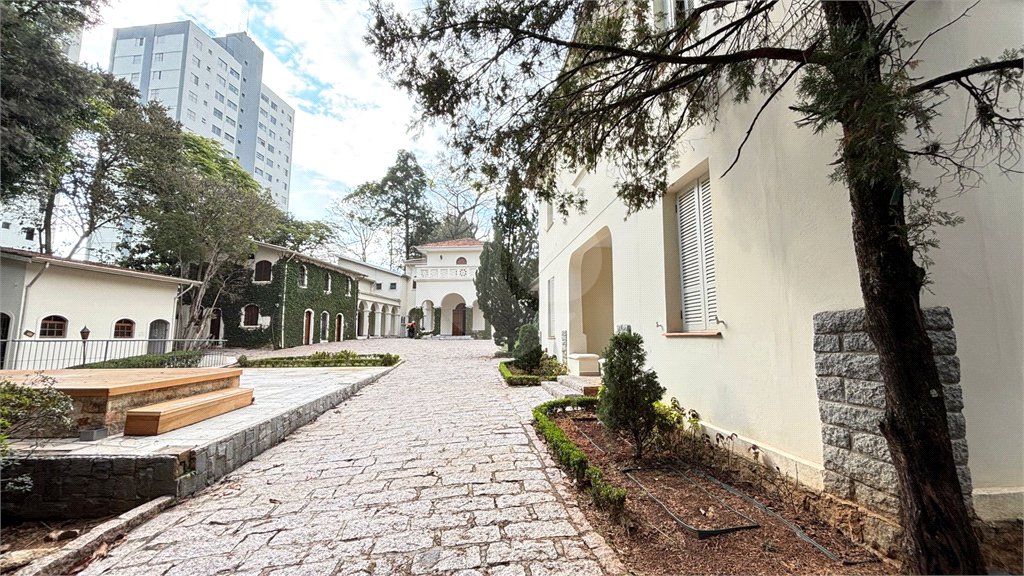 Sobrado à venda ou para alugar com 15 quartos em Tremembé, São Paulo, SP