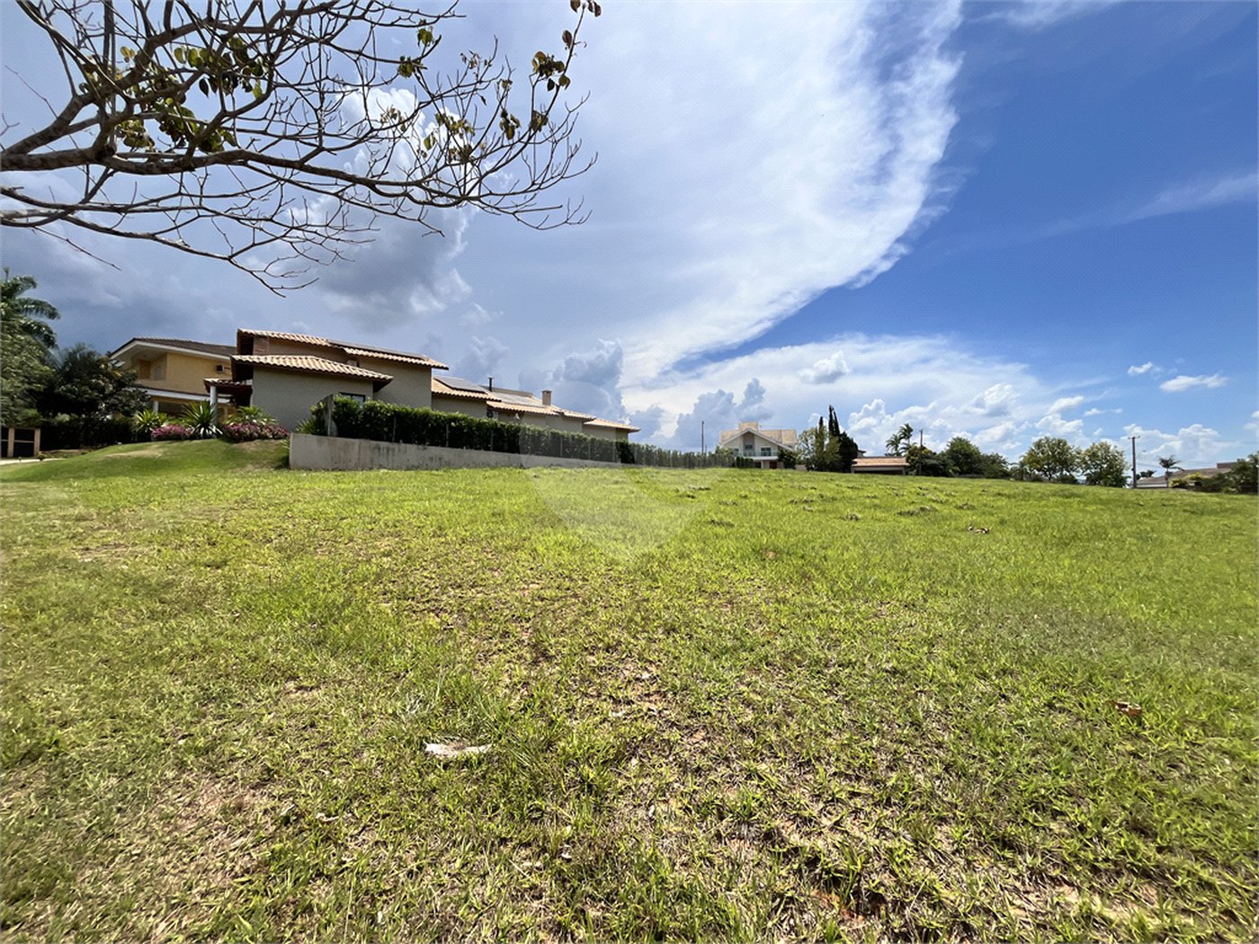 Terreno à venda no condomínio Residencial Saint Charbel, Araçoiaba da Serra - SP