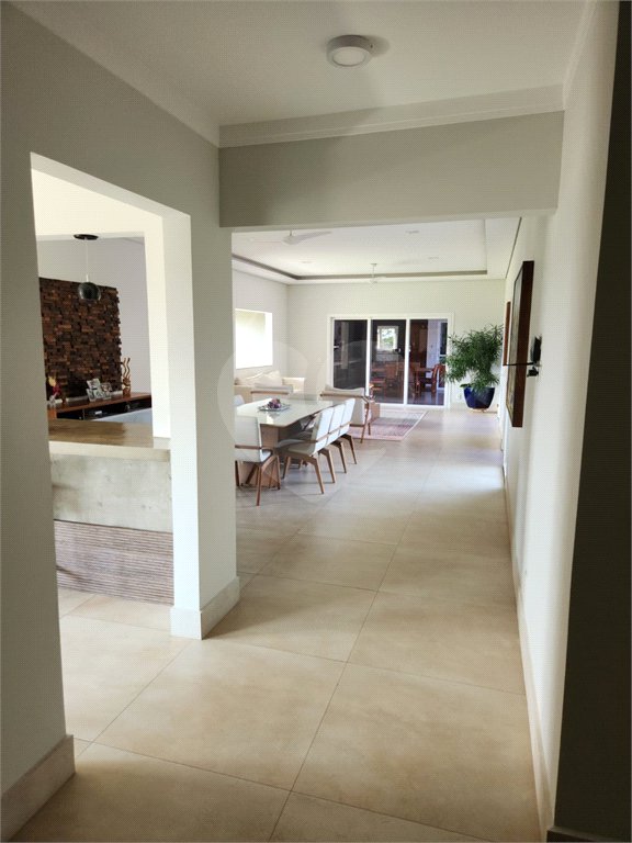Casa à venda com 4 quartos, sendo 3 suítes, no condomínio Terras de Mont Serrat, Salto - SP