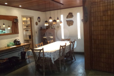 Sobrado à venda com 6 quartos, sendo 2 suítes,  em Chácara Monte Alegre, São Paulo, SP